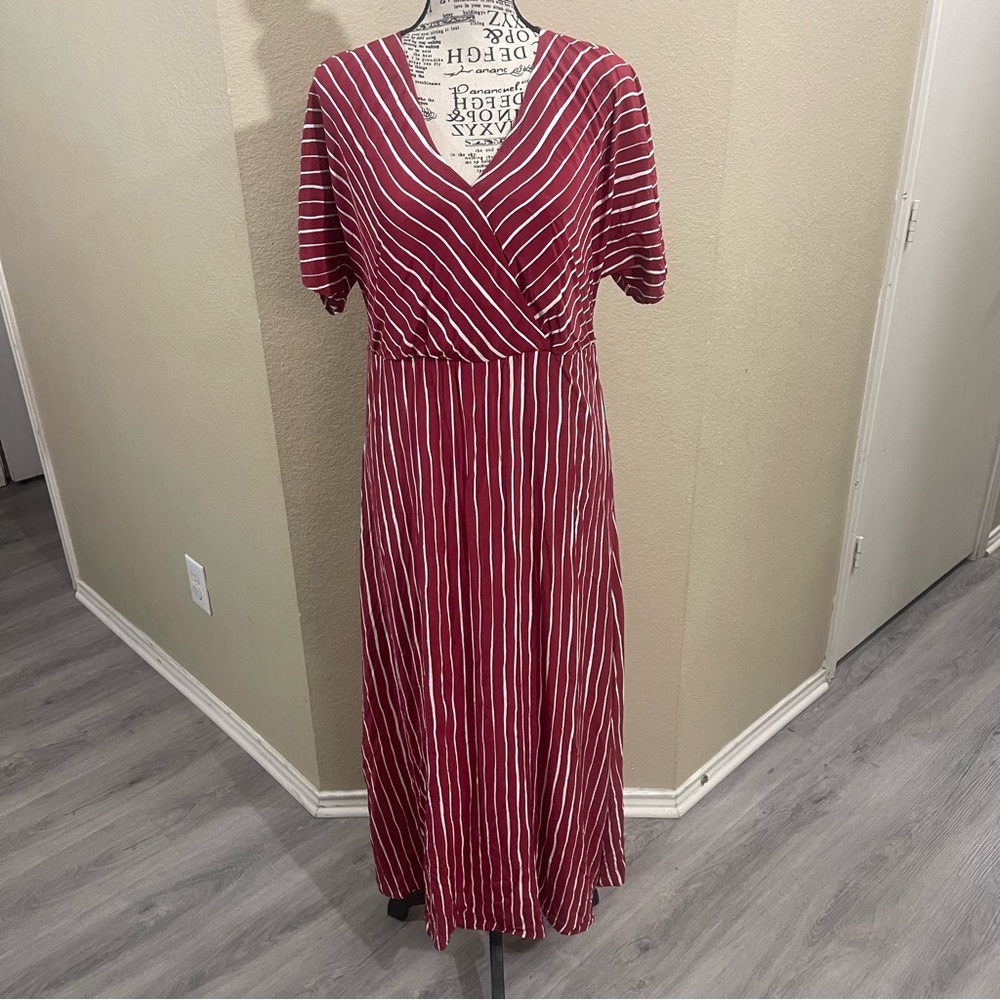 Chico's‎ Red Maxi Sundress with V-Neck and Short Sleeves